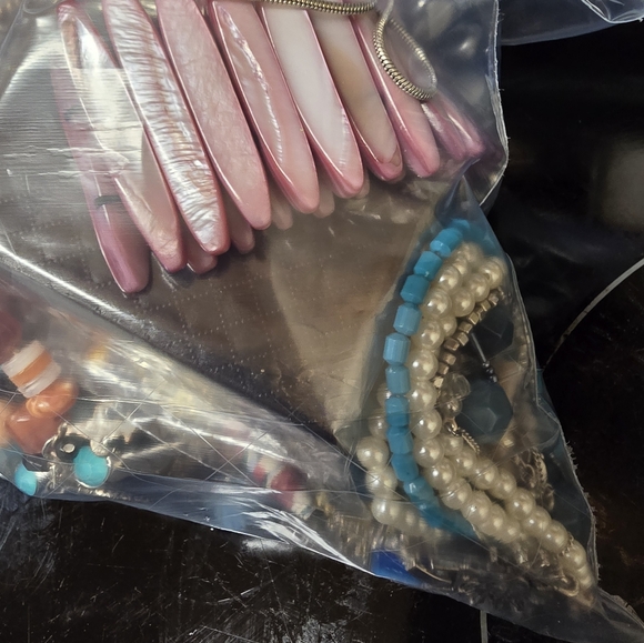 5lbs colorful unsorted jewelry - Picture 5 of 10